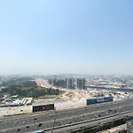 Keyrock Living - Elegant 2Br Escape With Mesmerizing City Views