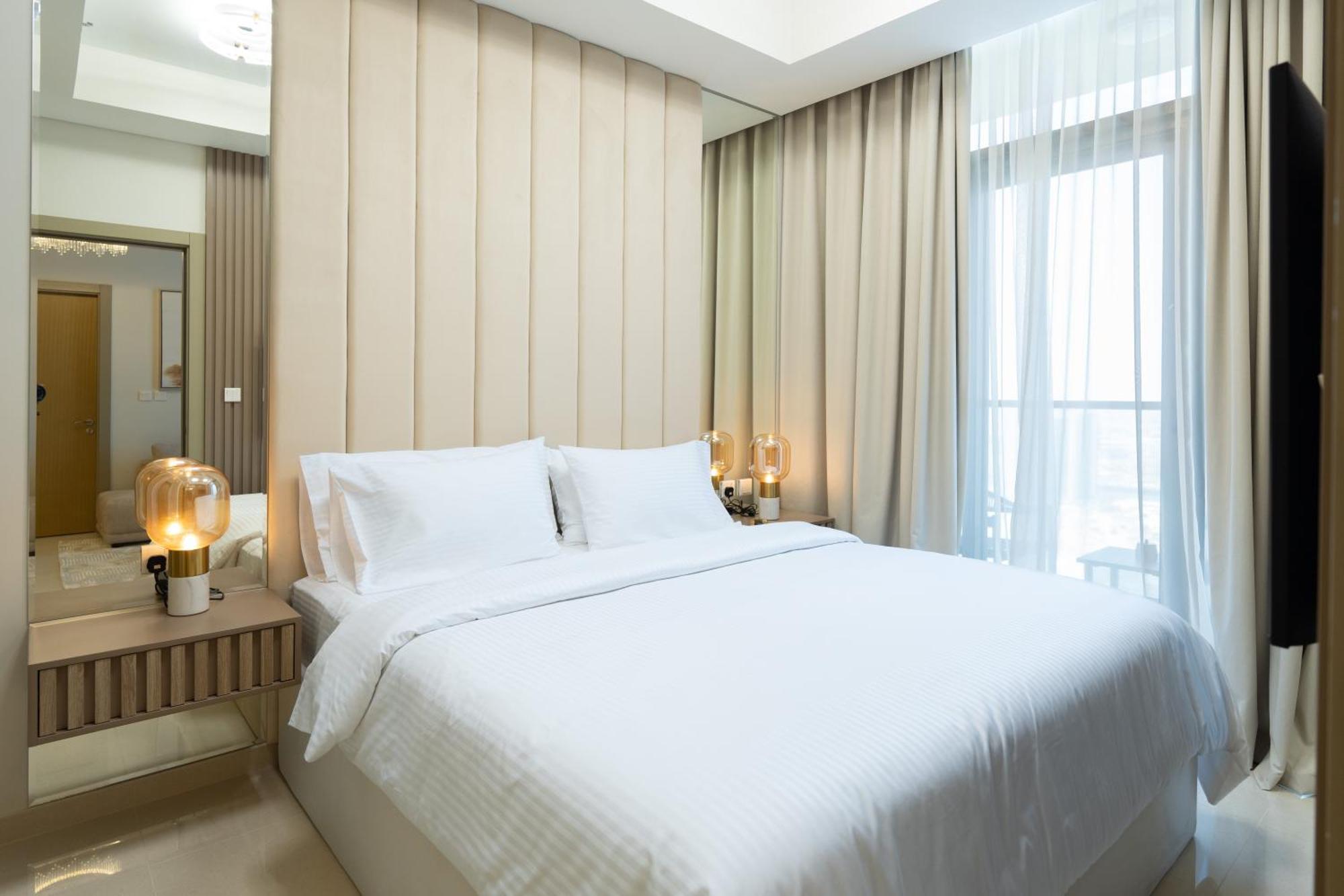Apartment Keyrock Living - Elegant 2br Escape With Mesmerizing Views Dubai