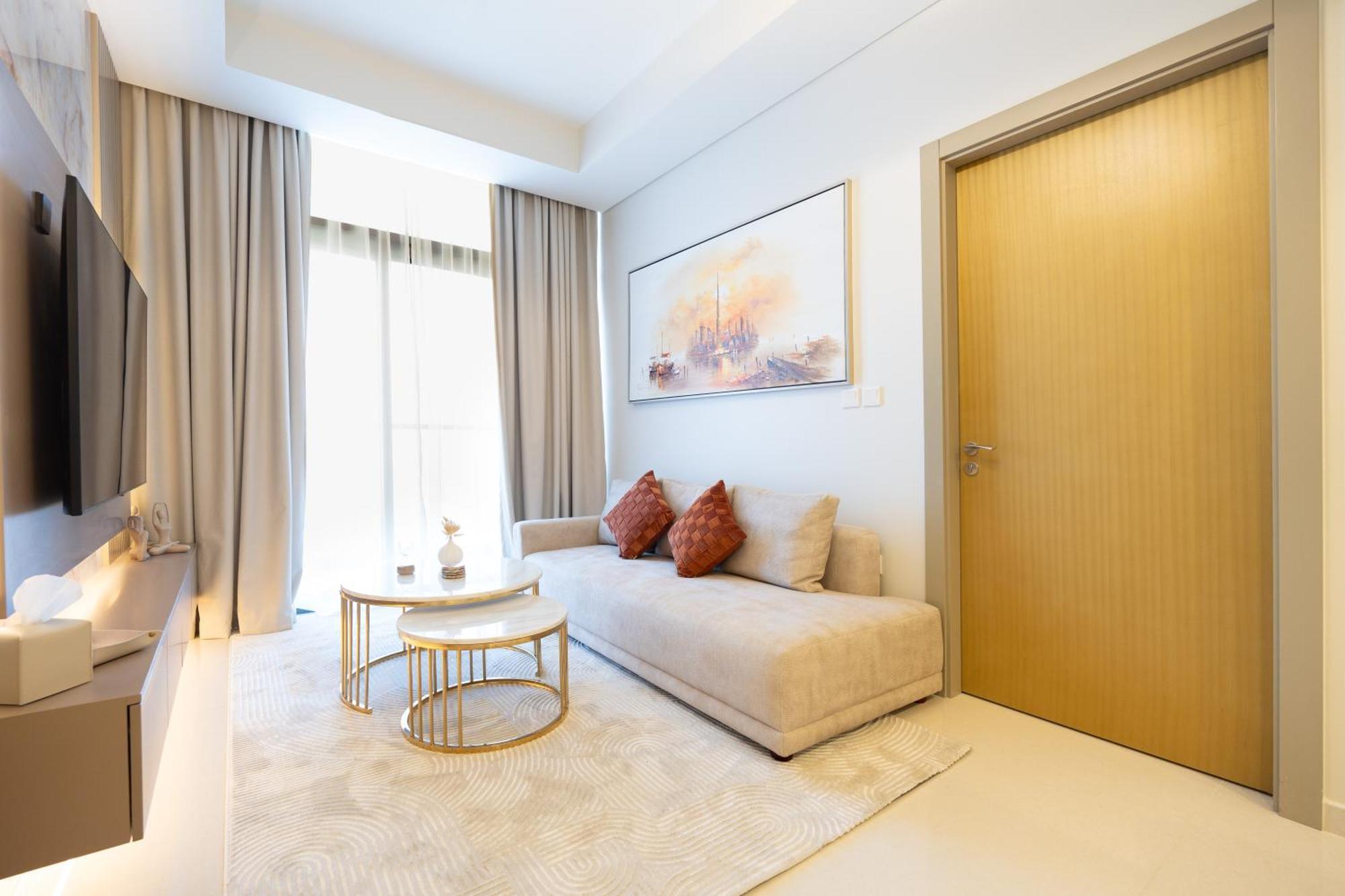 Keyrock Living - Elegant 2br Escape With Mesmerizing Views Apartment