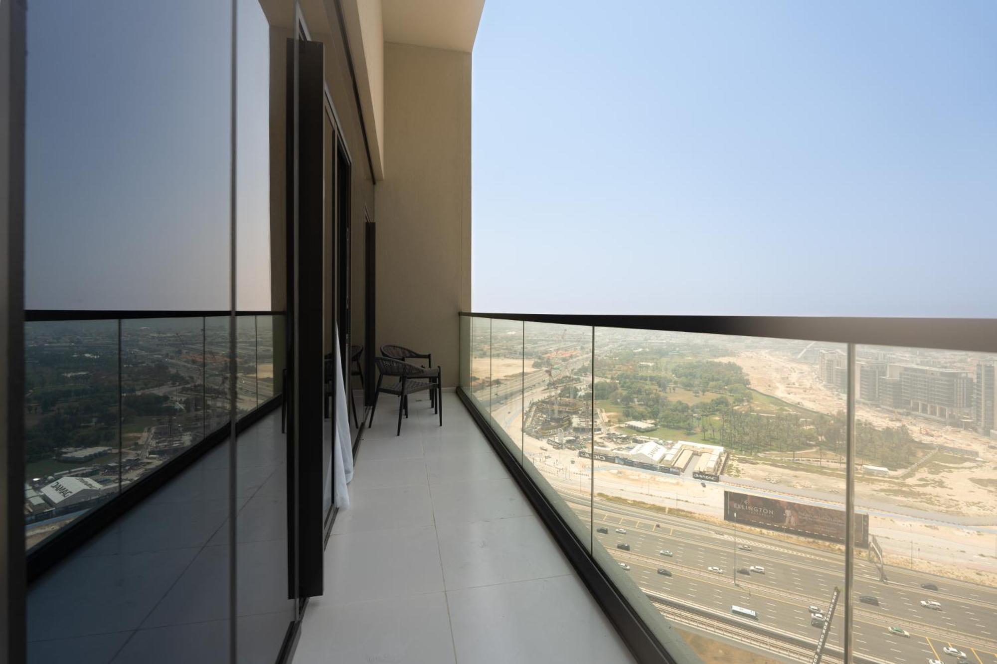 Keyrock Living - Elegant 2br Escape With Mesmerizing Views Apartment *
