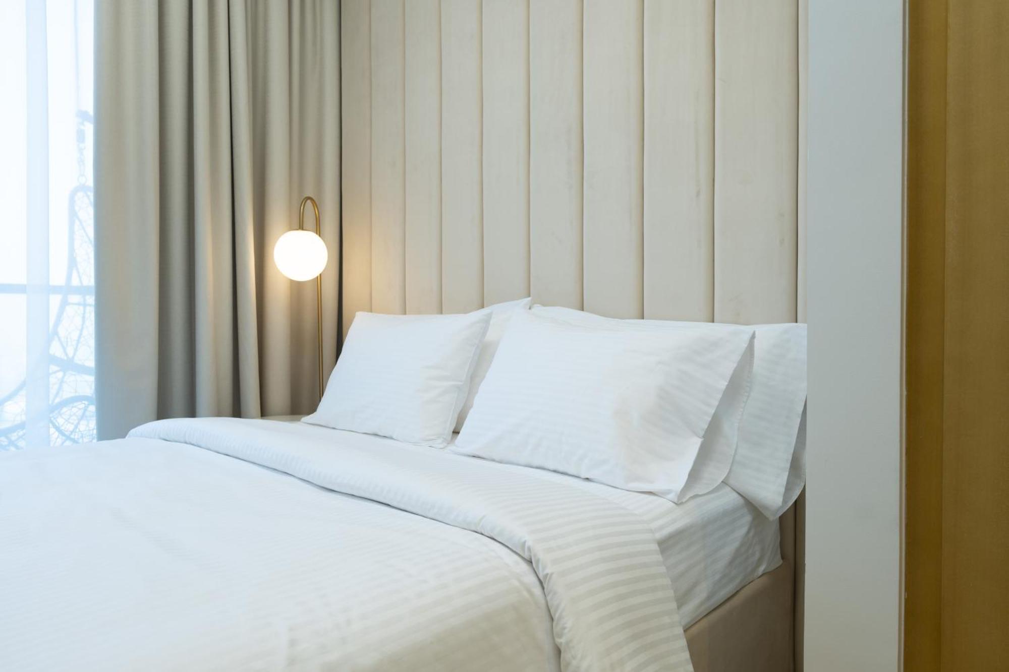 Keyrock Living - Elegant 2br Escape With Mesmerizing Views Dubai