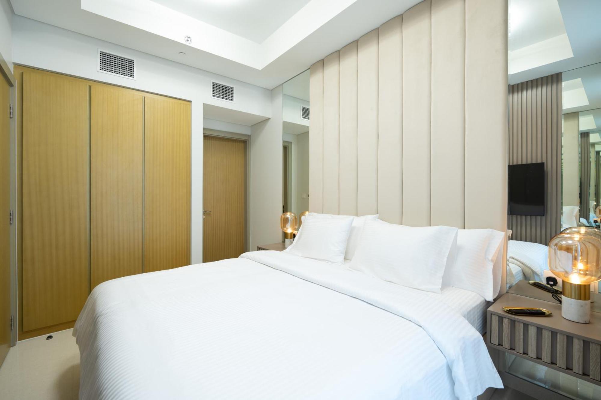 Apartment Keyrock Living - Elegant 2br Escape With Mesmerizing Views Dubai